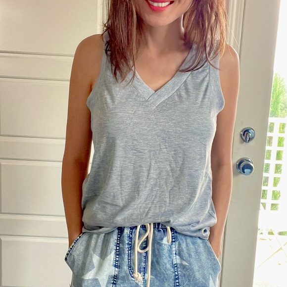 01 Solid Minimalist V neck Tank Top - Picture 1 of 15